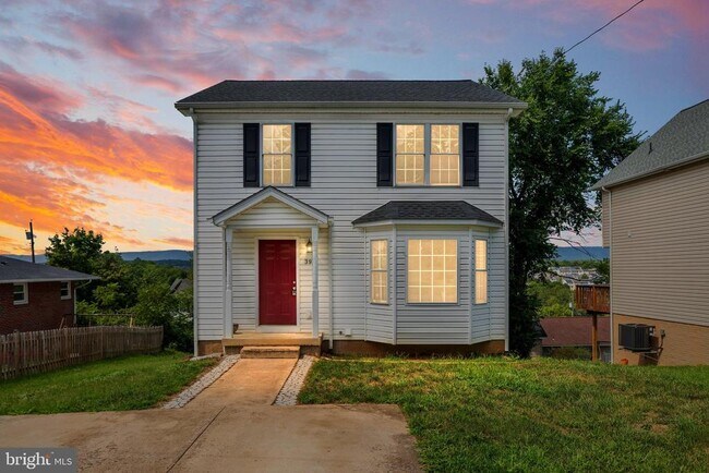 Building Photo - 395 Stonewall St