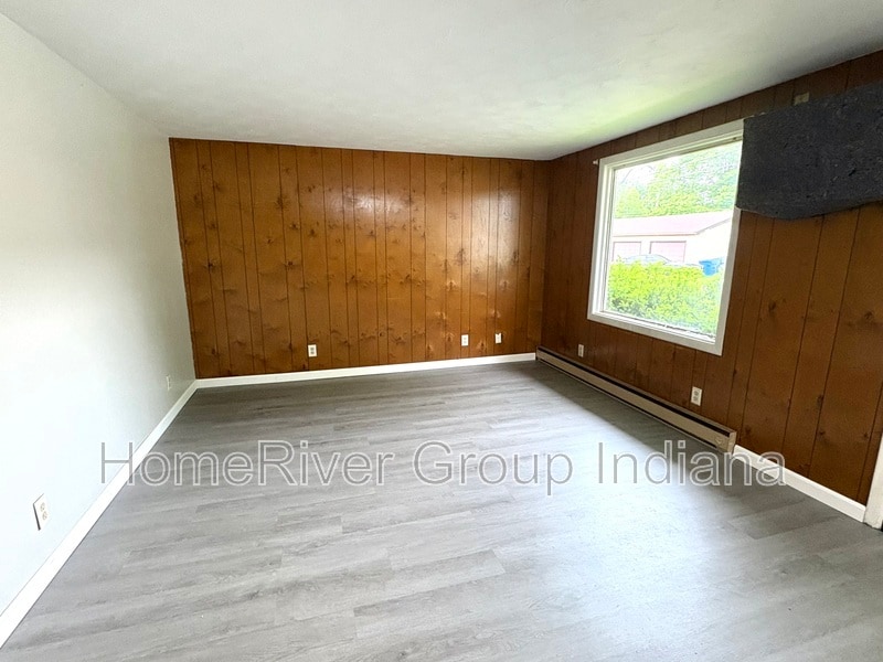 Building Photo - 122 Maple Ln