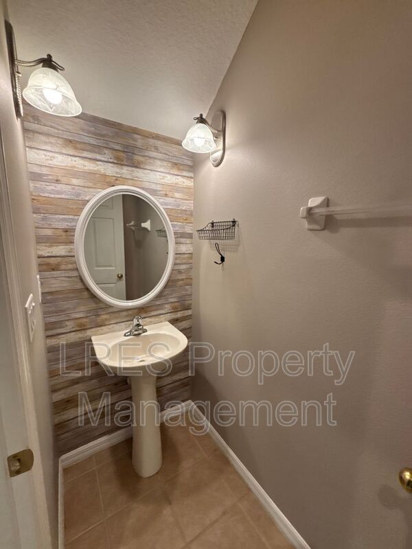 Building Photo - 55 Canterbury Bell Dr