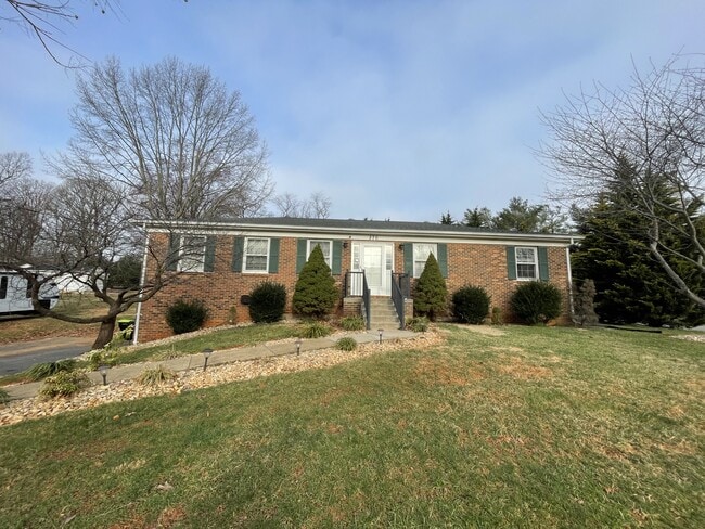 Primary Photo - 270 Londonberry Rd