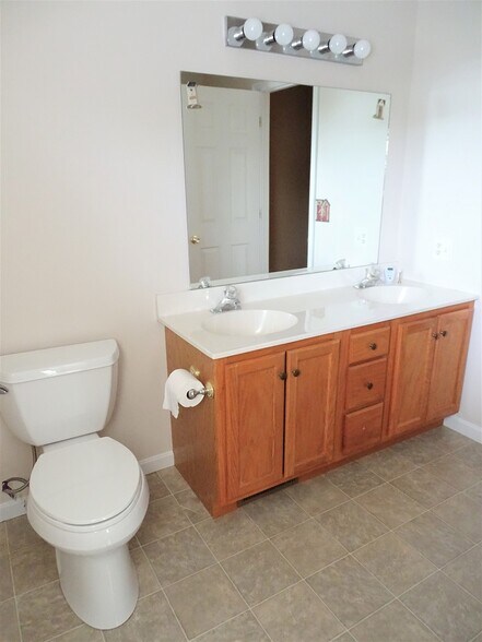 Building Photo - 90 Battens Cir