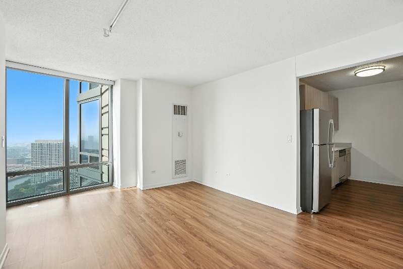 Building Photo - 531 N Kingsbury St