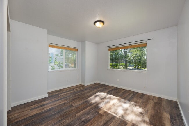 Building Photo - "Charming 3 bed / 2 Bath w/ Additional Off...
