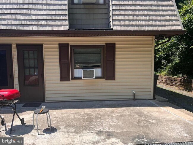 Building Photo - 1015 Francis Ave