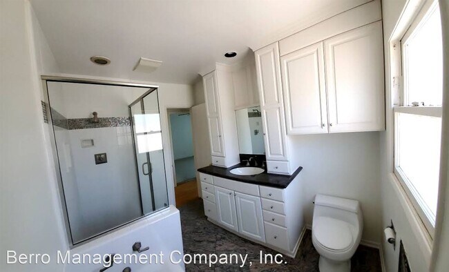 Building Photo - 2 br, 1 bath House - 215 QUINCY AVE. #7