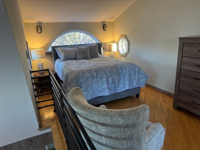 Building Photo - Renovated Spectacular Lakefront Carriage H...