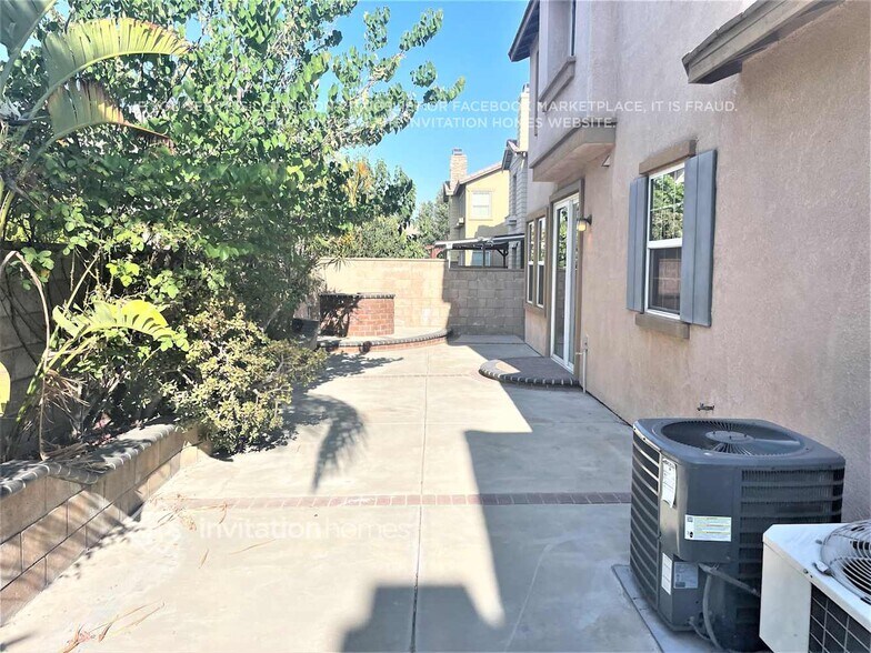 Building Photo - 12579 Chimney Rock Dr