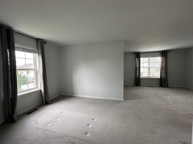 Building Photo - 3685 Clauss Dr