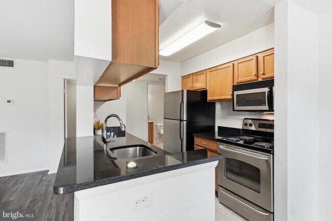 Building Photo - 1710 Abercromby Ct