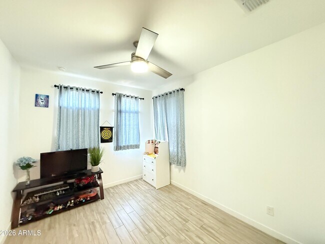 Building Photo - 127 E Gemini Pl