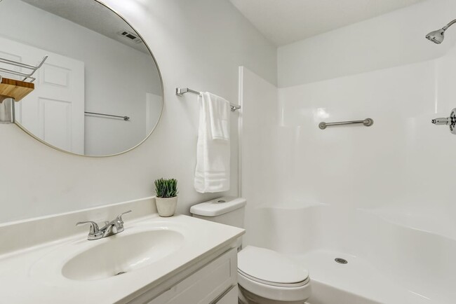 Building Photo - 175 E Lakemont Dr