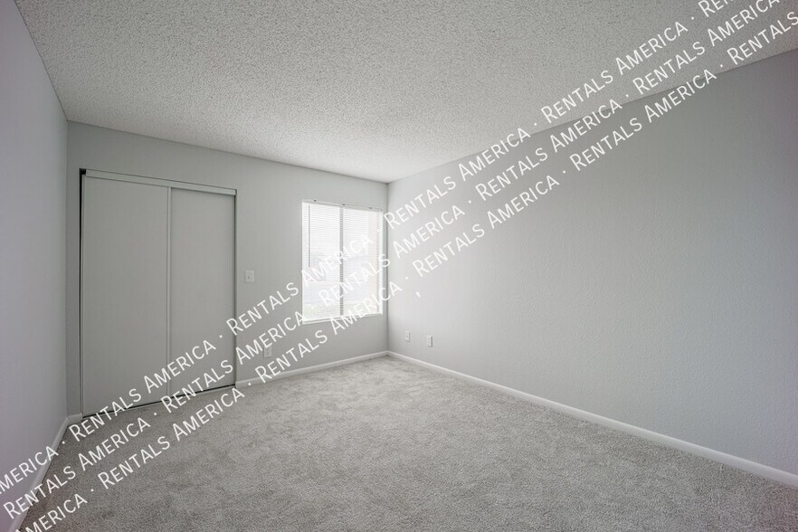Building Photo - 747 S Ext Rd