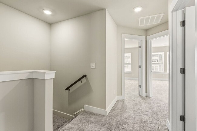 Building Photo - Craftsman 3BD Townhome Near Downtown Greenville | Garage + Granite Kitchen