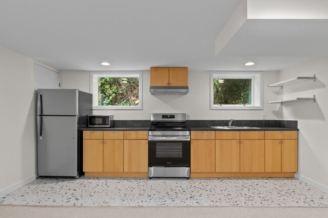 Building Photo - 1Bd/1Ba Seattle Duplex