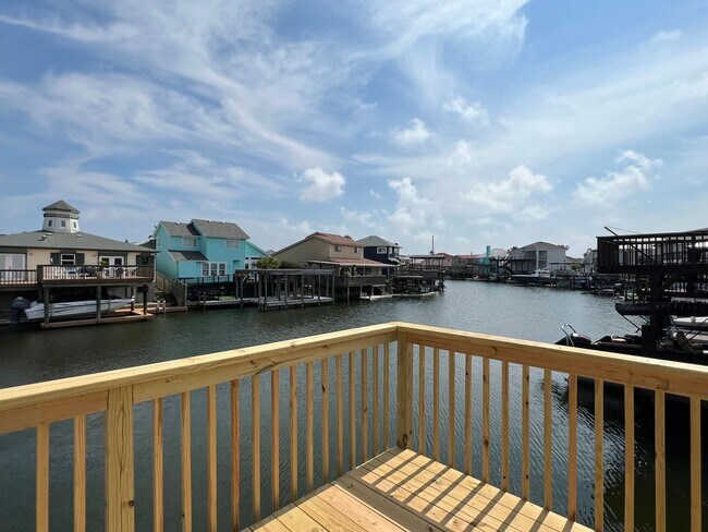 Building Photo - WATERFRONT HOME  - SOUTHEAST FACING W/ NEW DECK & BOATLIFT