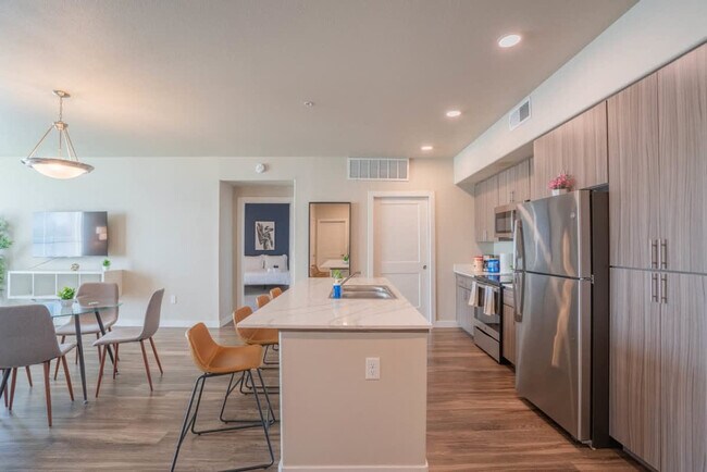 Building Photo - 1890 S Country Club Way