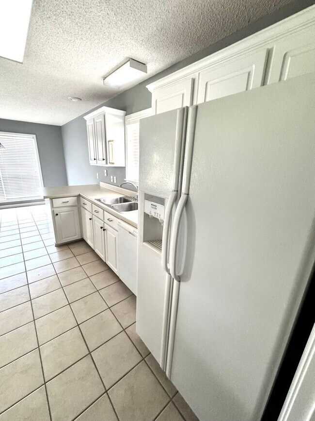 Building Photo - 3085 Achey Dr