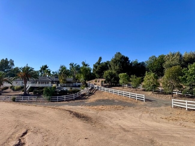 Building Photo - Move in Special! Move in by November 1st a...