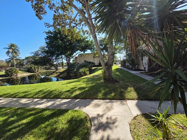 Building Photo - 6274 Seven Springs Blvd