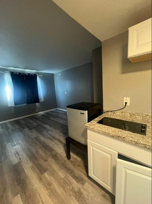 Building Photo - Summit