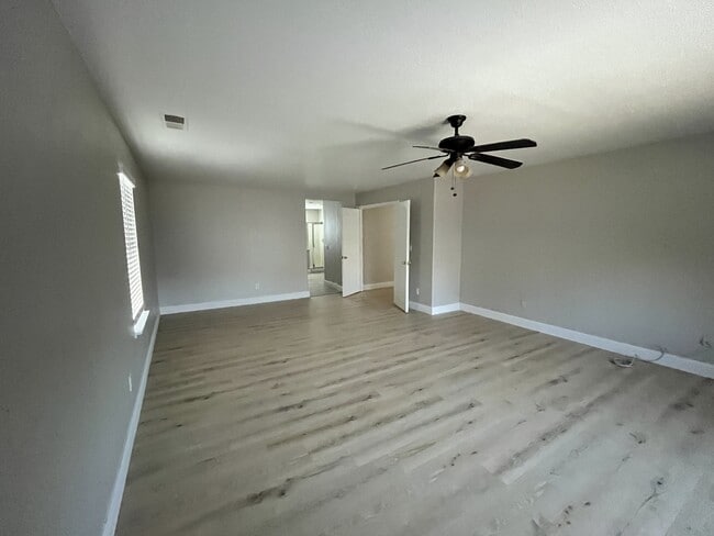 Building Photo - 1134 Kestrel Dr