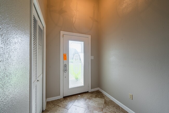 Building Photo - 10422 Gulfstream Ln