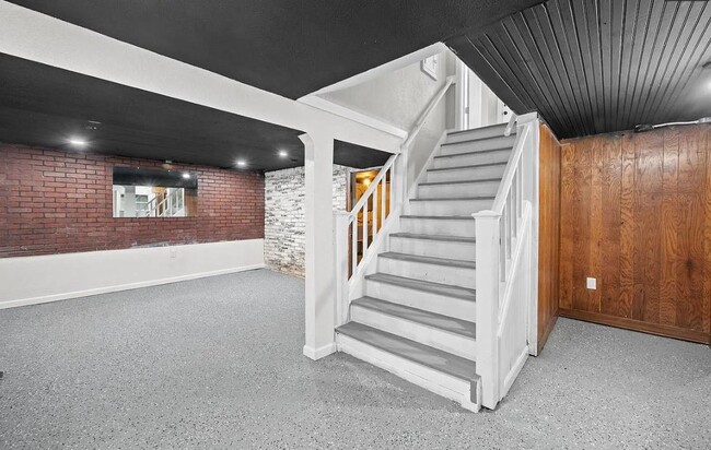 Building Photo - 5680 N 34th St