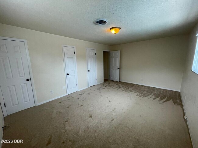 Building Photo - 135 Kent Dr
