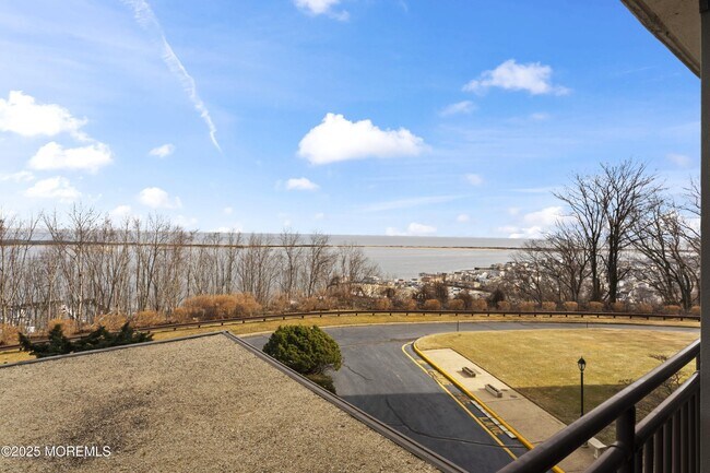 Building Photo - 1 Scenic Dr