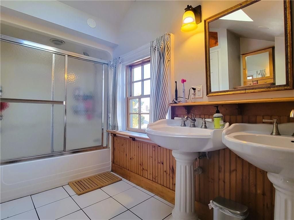 Building Photo - 92 Pelham St