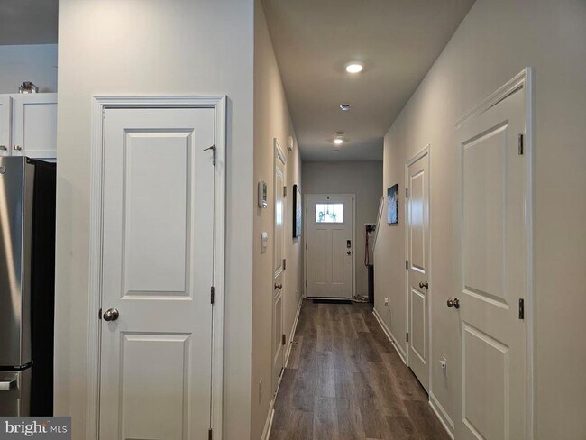 Building Photo - 33 Alexander Wy