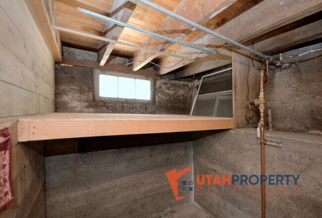 Building Photo - 1319 S Roberta St