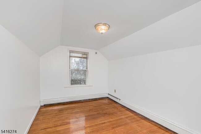 Building Photo - 57 Clinton Pl