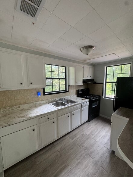 Building Photo - 7107 Arlet Dr