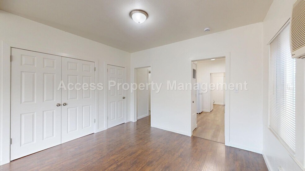 Building Photo - 21 E Walnut St