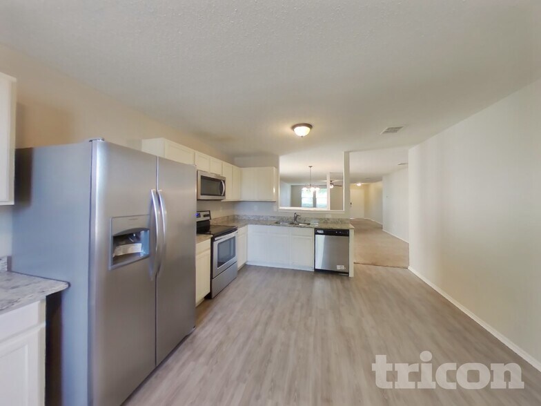 Building Photo - 5021 Village Stone Ct