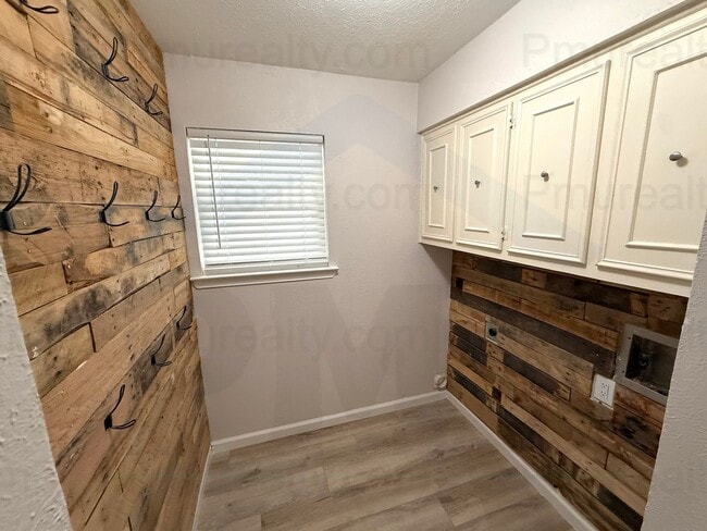 Building Photo - AVAILABLE NOW!!! Beautiful 4-bedroom, 2.5-bath home in the heart of Richardson