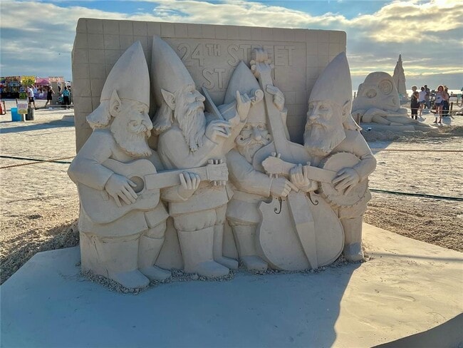 Building Photo - 11315 3rd St E