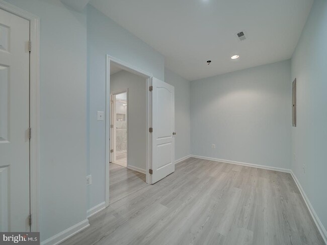 Building Photo - 43320 Barnstead Dr