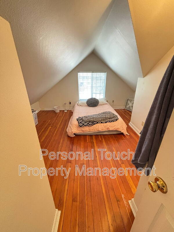 Building Photo - 411 4th Ave S