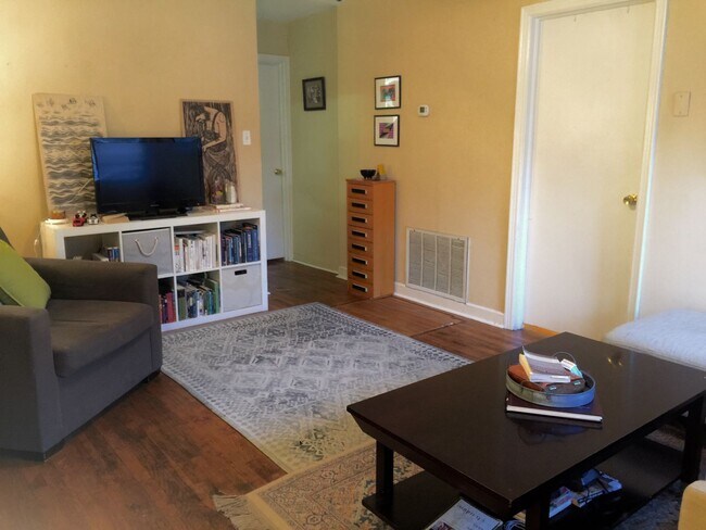 Building Photo - Two Bed / One Bath - Very Convenient Unit for Rent in Brandon