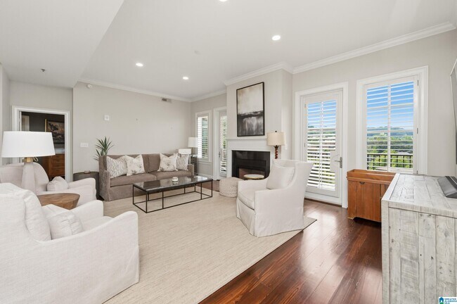 Building Photo - 2600 Highland Ave