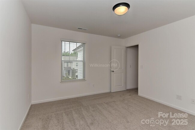 Building Photo - 561 Scotch Meadows Loop