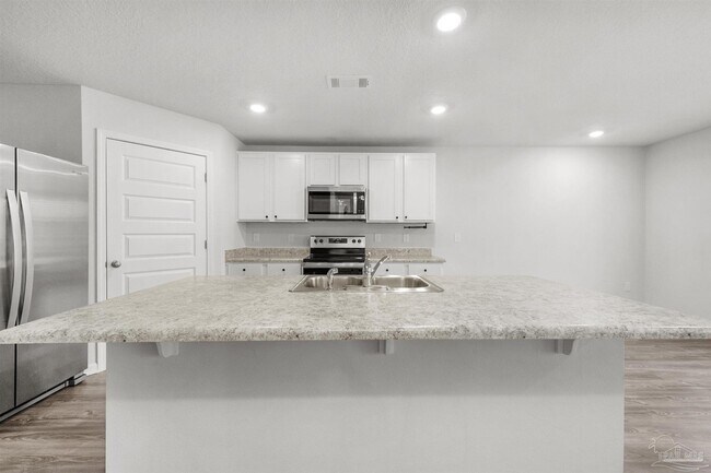 Building Photo - 5280 Peach Dr