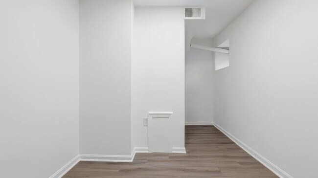 Building Photo - 1028 Kenyon St NW