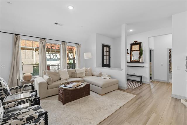 Building Photo - 1029 3rd St