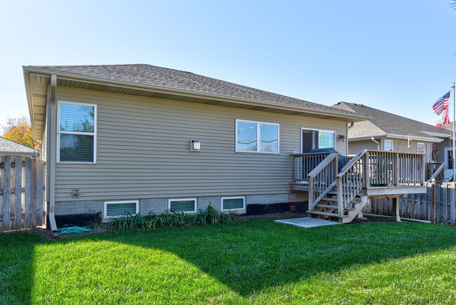 Rear yard with deck - 17024 Cypress St