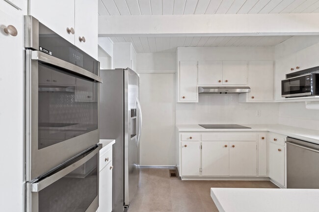 Building Photo - 16 Echo Ln