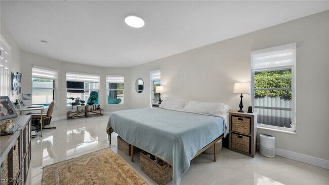 Building Photo - 3730 SE 4th Ave