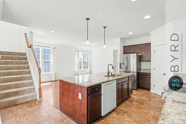 Building Photo - 16921 Thornapple Run
